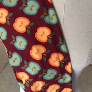 NWOT LuLaRoe Leggings OS